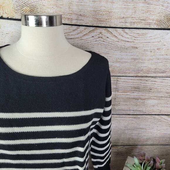 Banana Republic Women’s Pullover Knit Sweater Black & White Stripped Extra Small - Picture 2 of 5